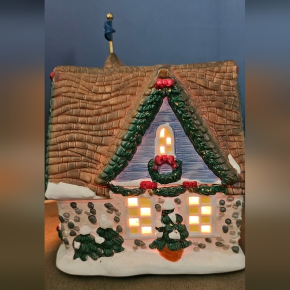 Snowflake Falls TOY CASTLE Lighted Snow Village (8 Pcs.) - Picture 7 of 8